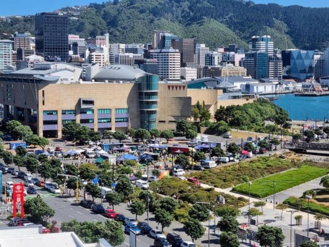 Bay Plaza
