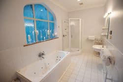 Vive Regal Suite Bathroom.jpg
