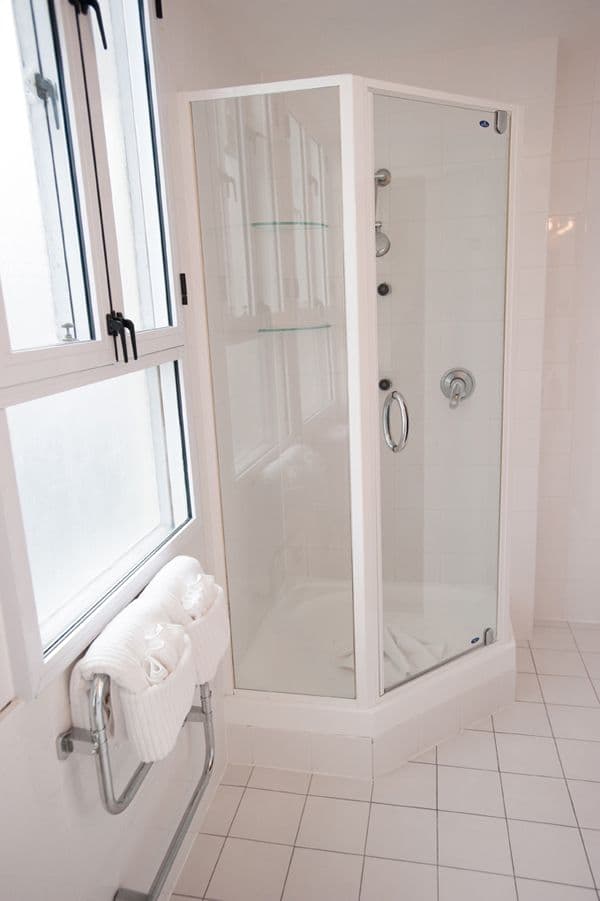 Luxury Room Bathroom.jpg