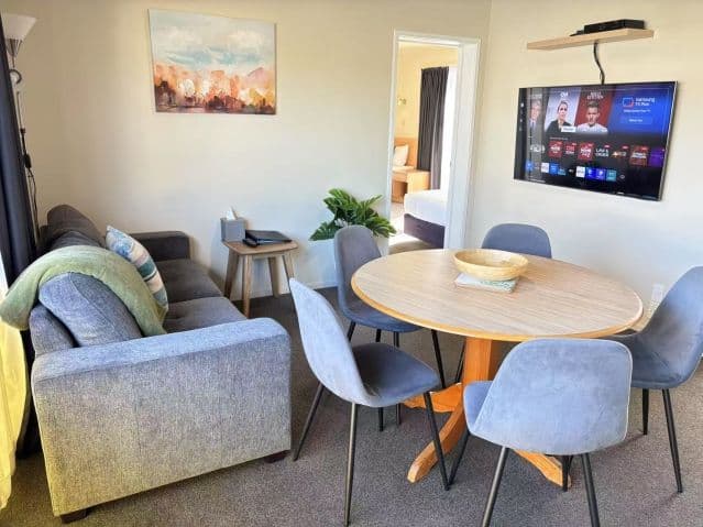 Large 2 Bedroom Apartment