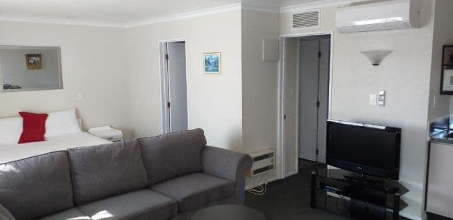 Shadzz Motel & Conference Centre