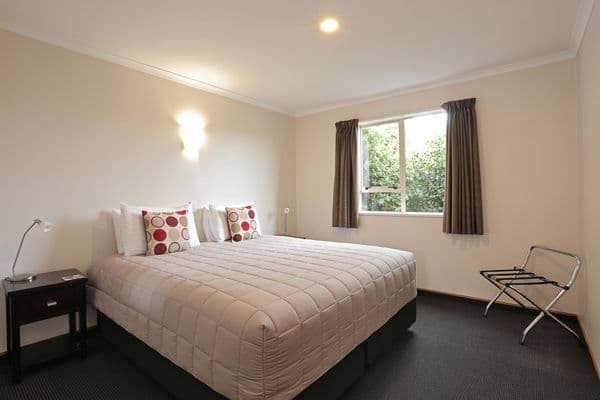 Standard One Bedroom King 1.jpg