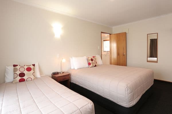 Standard One Bedroom Queen1).jpg