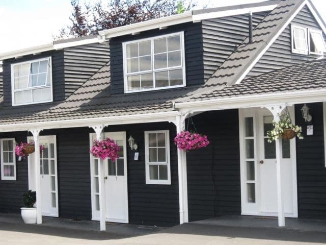 Cottage Mews Motel