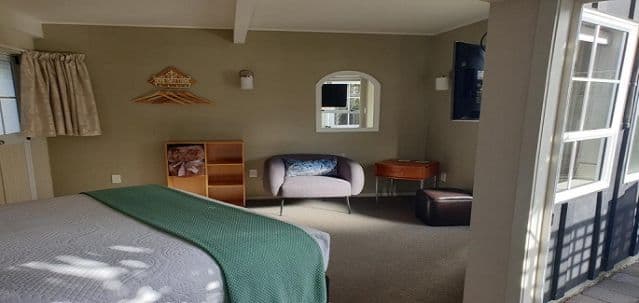 Cottage Mews Motel